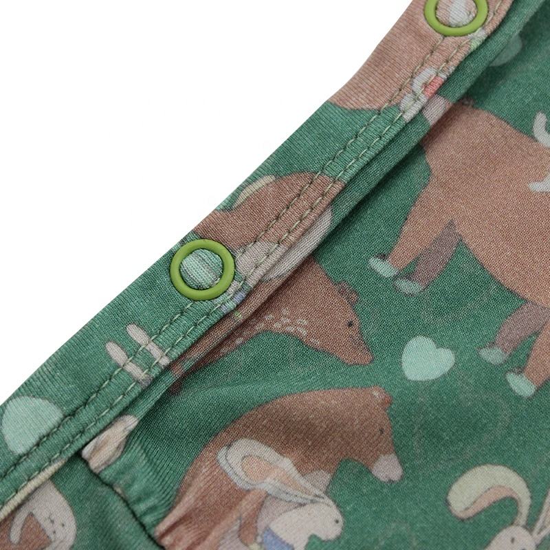 Gestrickte Baby-Frühlings- und Sommerkleidung aus Bambusbaumwolle. Hochwertiger Fabrikpreis. Strampler mit individuellem Druck und OEM-Logo